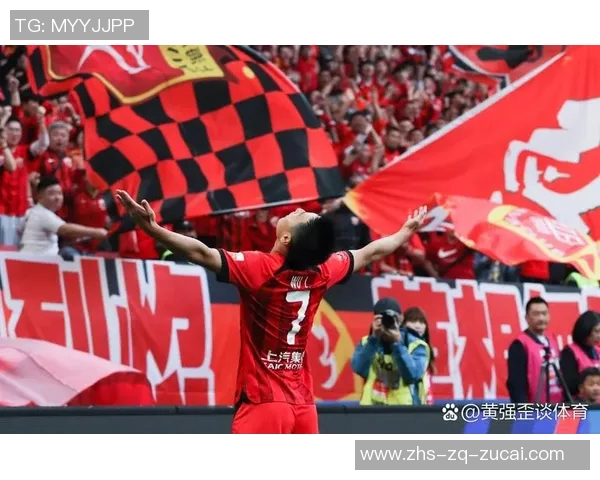 上港与国安激战正酣中超巅峰对决引发球迷热议与期待 上港与国安激战正酣中超巅峰对决引发球迷热议与期待